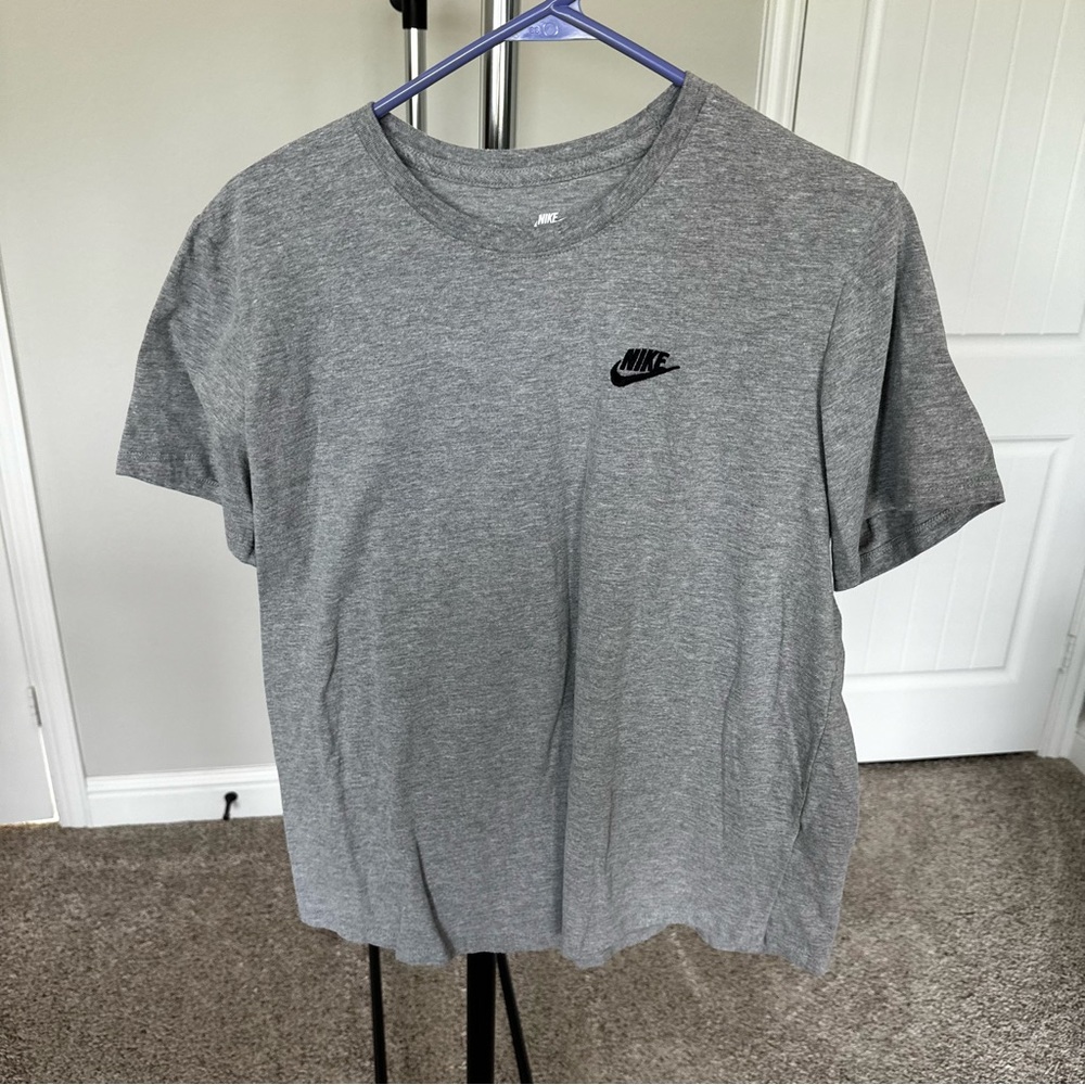 Nike Women’s Sportswear Club T-shirt Size: XL